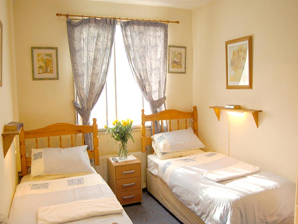 Broadway Lodge Bed And Breakfast Surbiton Bilik gambar